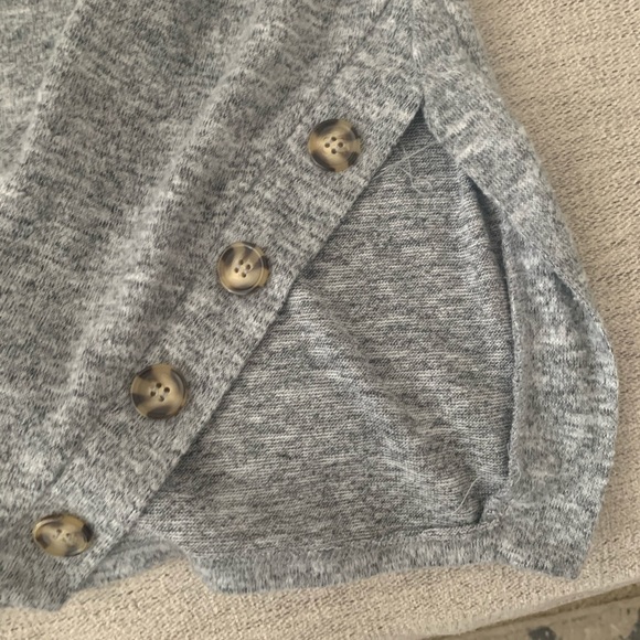 Side slit long sleeve sweater - Picture 3 of 3